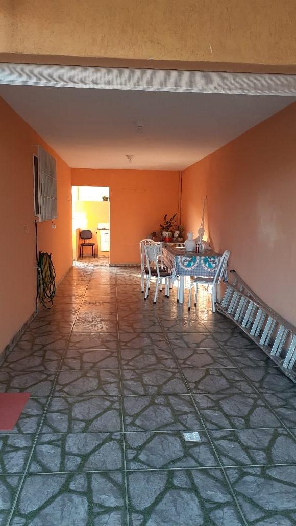VENDO CASA COM PISCINA NO CENT